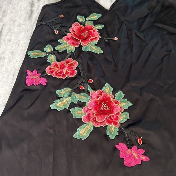 Seek the Label Floral Embroidered Black Slip Dress Woman’s Size Small NWT - Picture 6 of 11
